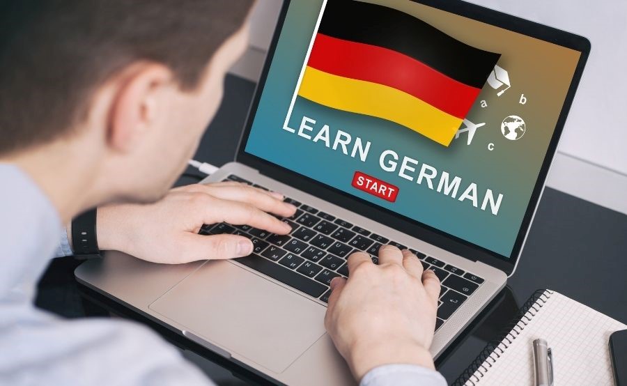 13 تا از بهترین پادکست های زبان آلمانی برای یادگیری زبان ژرمن‌ها