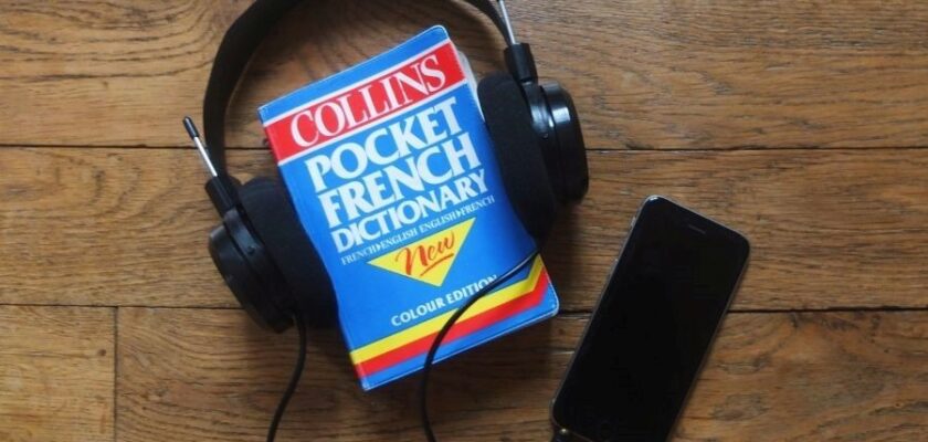 11 پادکست شگفت‌انگیز فرانسوی که یادگیری سریع شما را تضمین می‌کنند
